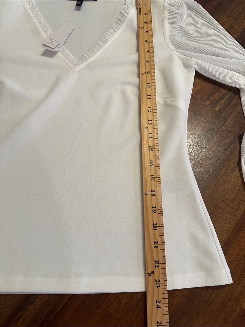 White House Black Market sheer sleeves v-neck blouses size M. Off white NWT - Picture 3 of 7